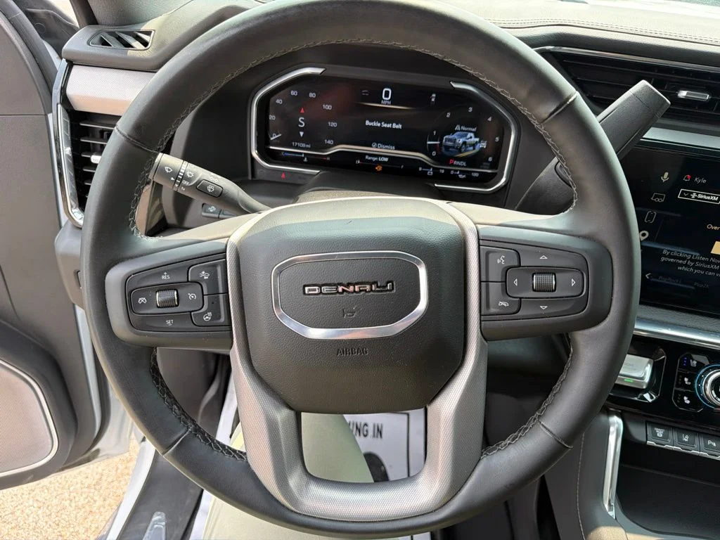Used 2025 White GMC Denali image 18