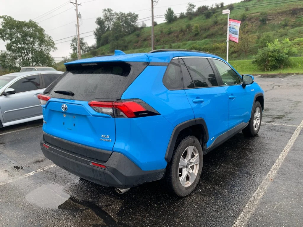 Used 2020 Blue Toyota XLE image 3