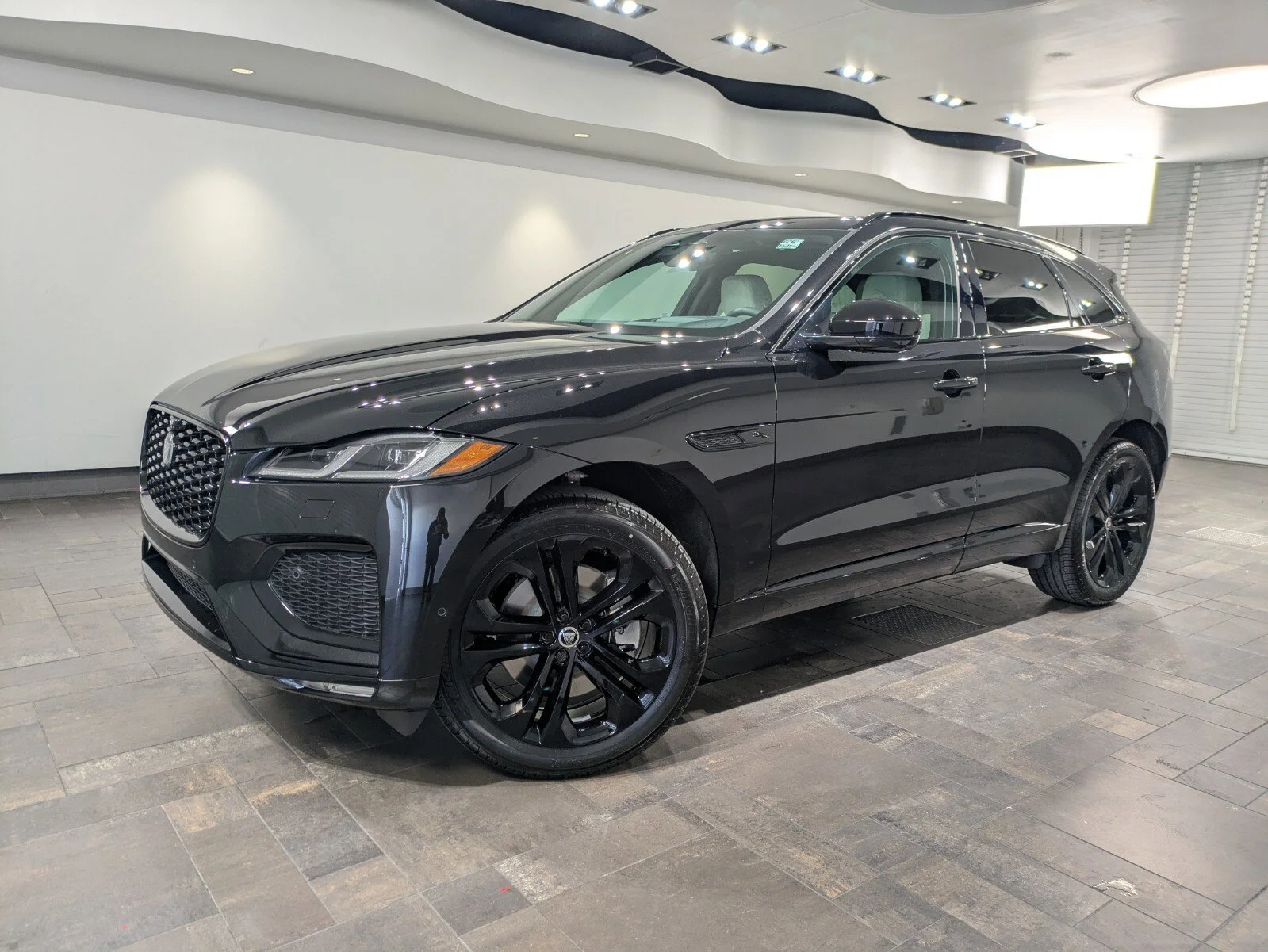 2026 Jaguar F-PACE P250 R-Dynamic S's photo