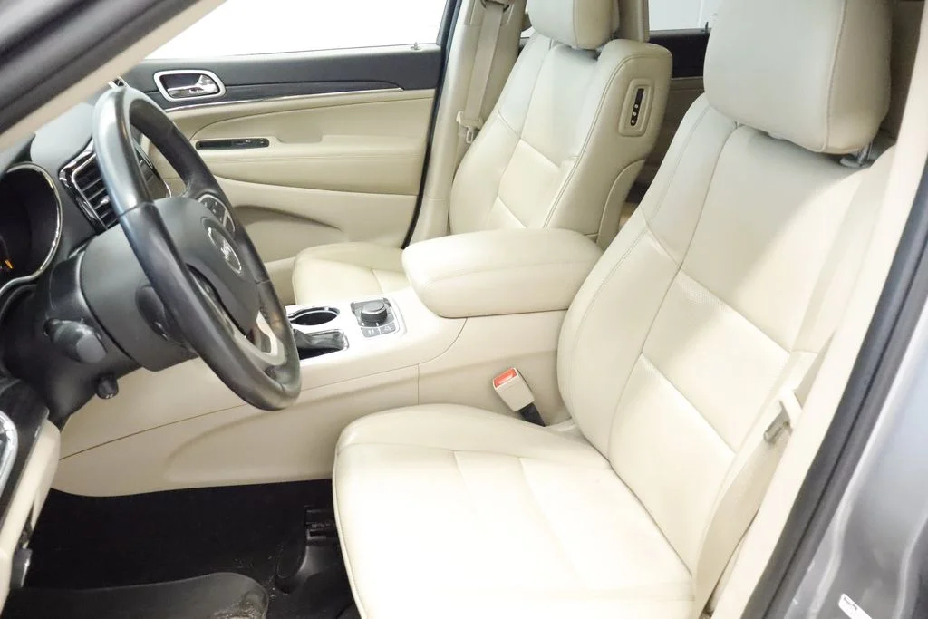 Certified Used 2020 Silver Jeep Limited image 26