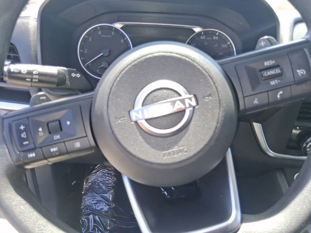 Used 2023 Gray Nissan S image 11