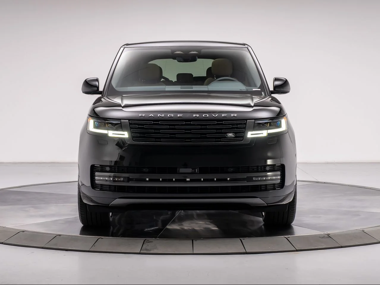 New 2026 Santorini Black Land Rover P400 SE image 8