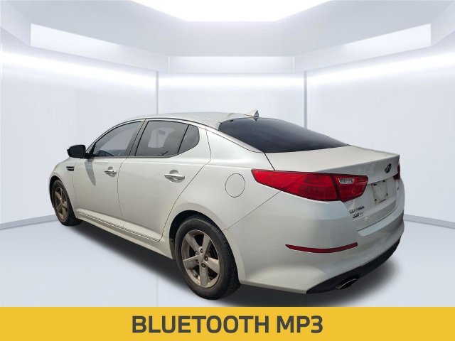 Used 2015 White Kia LX image 2