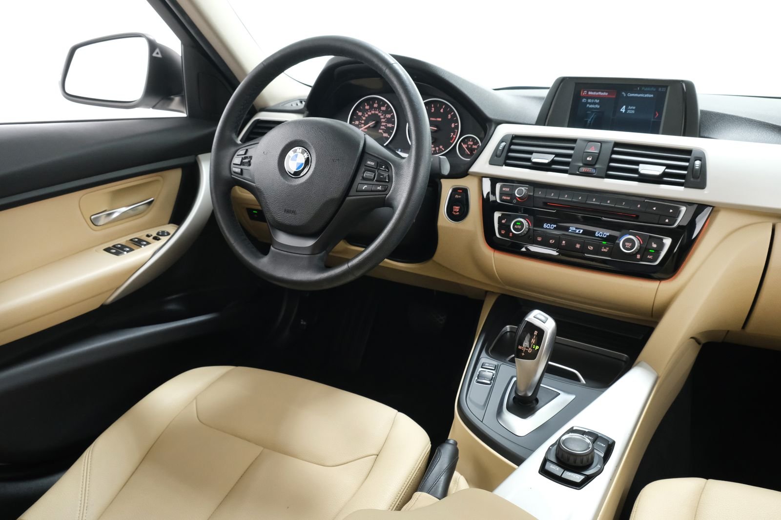 Used 2018 Alpine White BMW 320i xDrive image 10