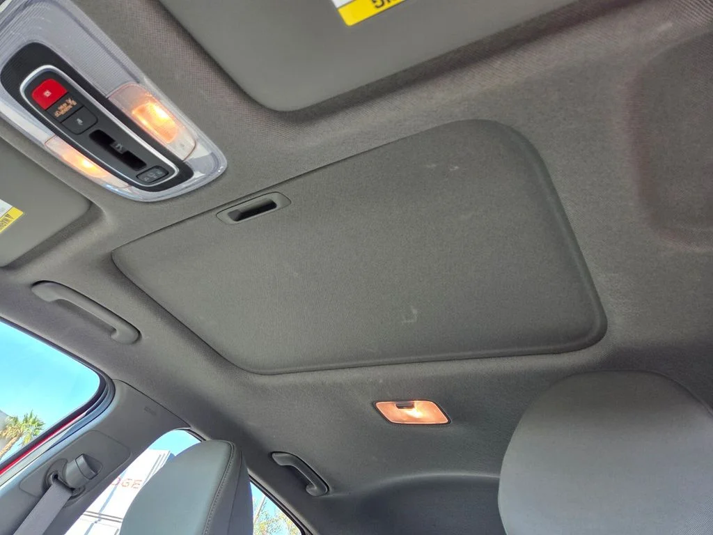Used 2025 Red Hyundai SEL Convenience image 14