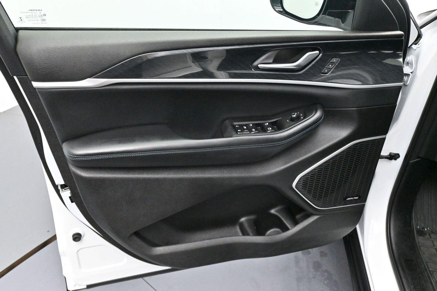 Used 2022 Bright White Clearcoat Jeep Trailhawk image 9