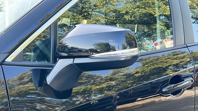2025 Toyota RAV4 XLE - Photo 28