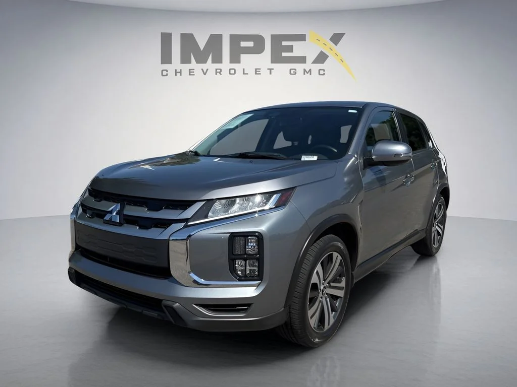 Used 2022  Mitsubishi 2.0 SE image 1