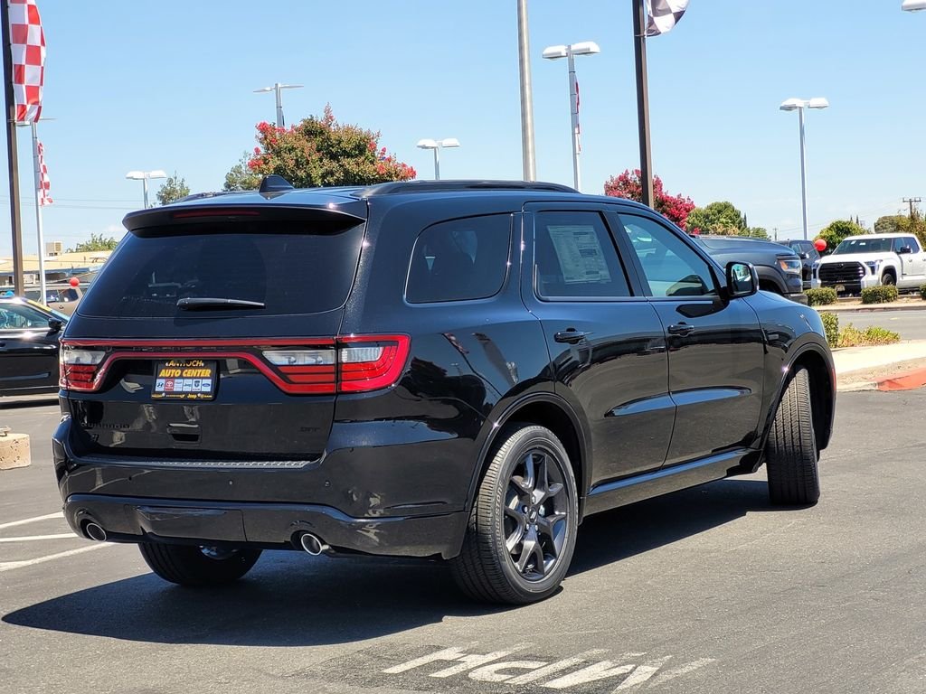 New 2026 Diamond Black Clear-Coat Exterior Paint Dodge GT Plus image 3