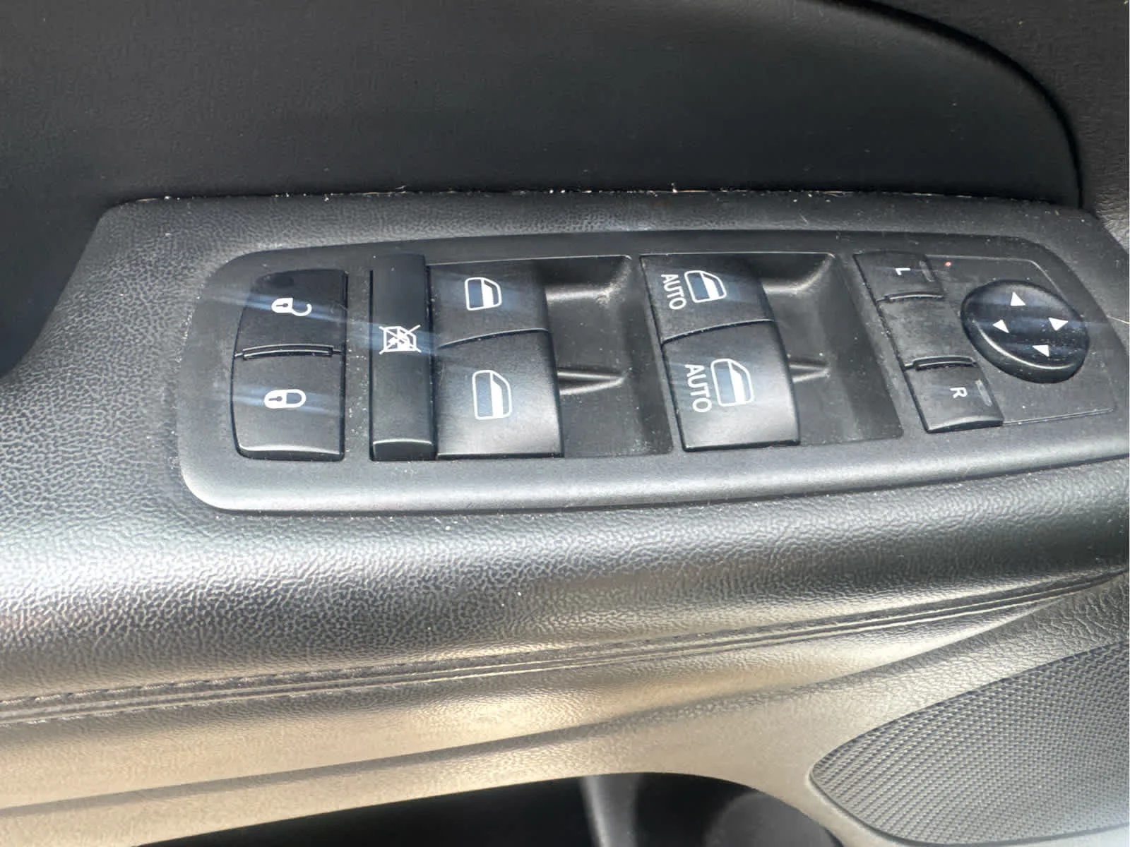 Used 2019 Bright White Clearcoat Jeep Altitude image 12