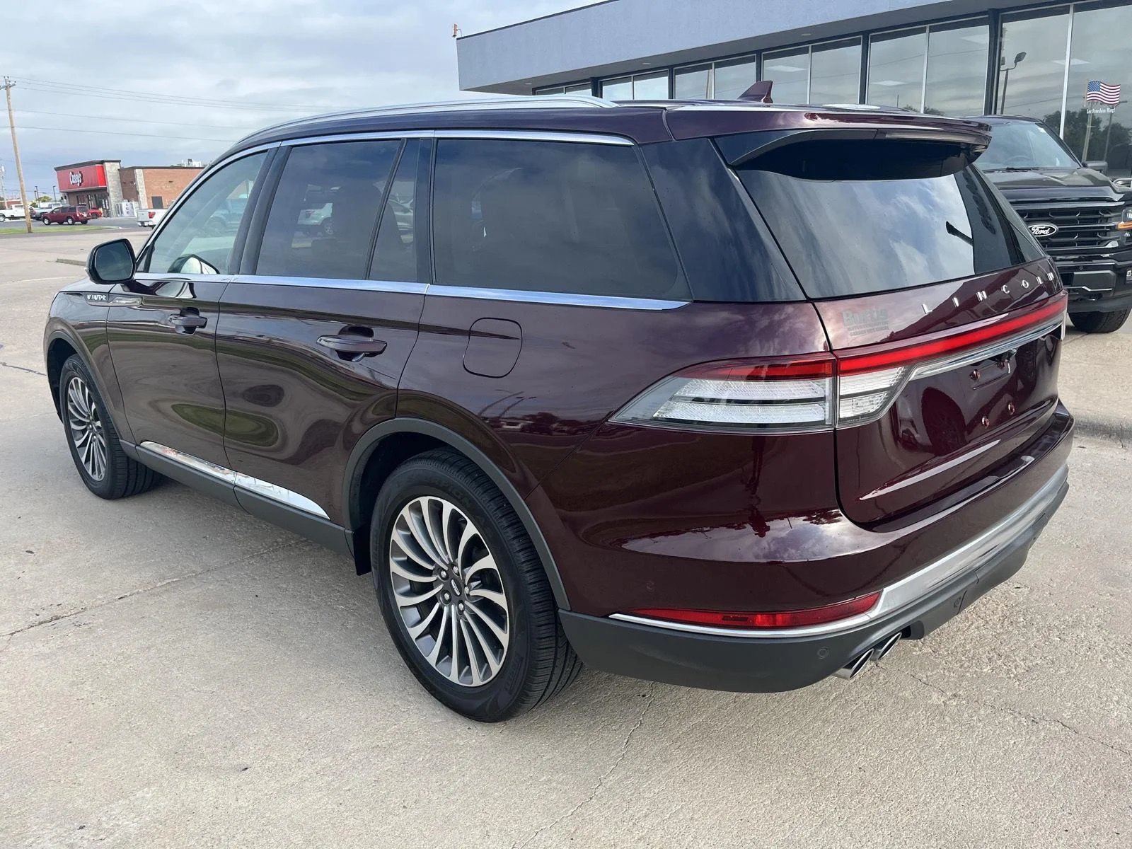 Used 2020 Red Lincoln Reserve image 10