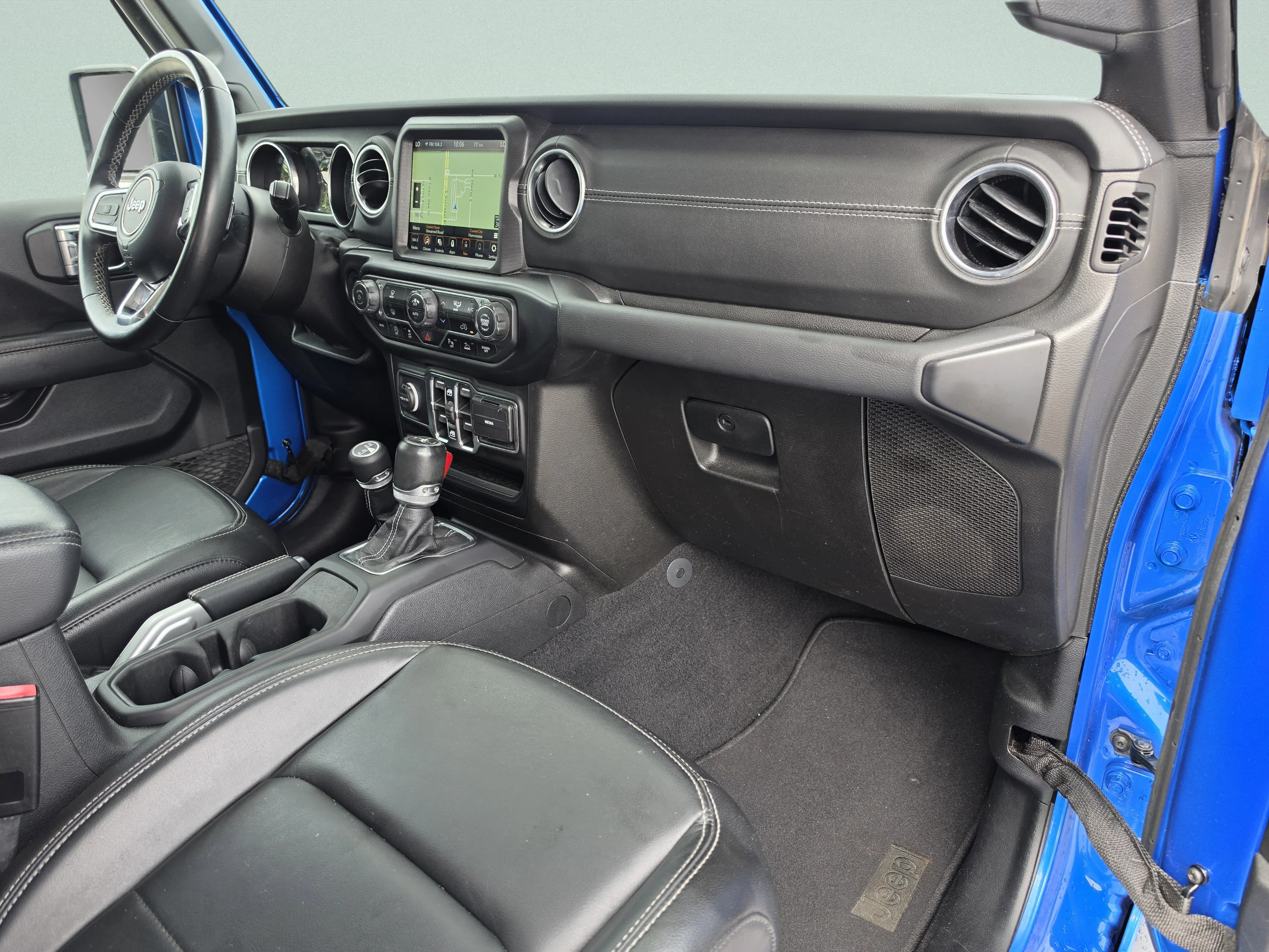Used 2021 Hydro Blue Pearlcoat Jeep Overland image 16