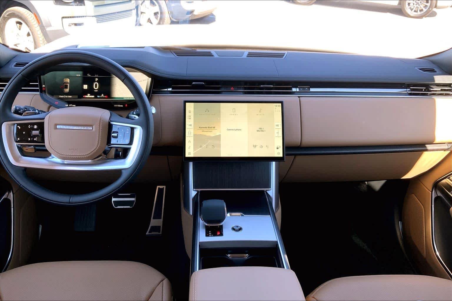 New 2026 Ostuni Pearl White Land Rover SE image 5