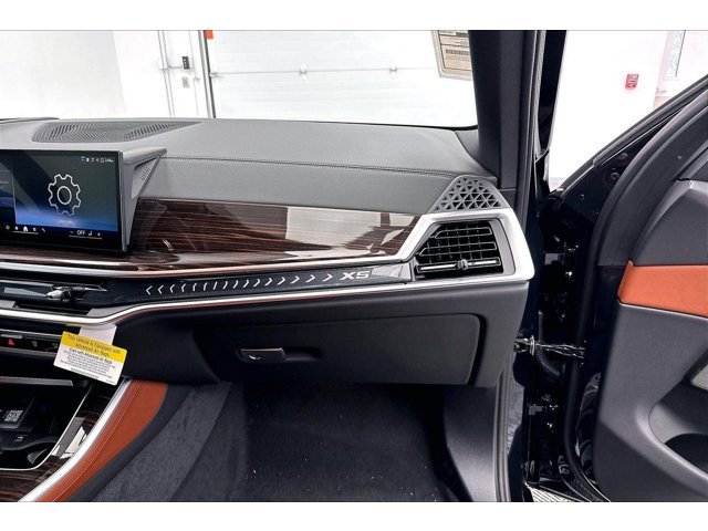 New 2026 Carbon Black Metallic BMW xDrive50e image 34