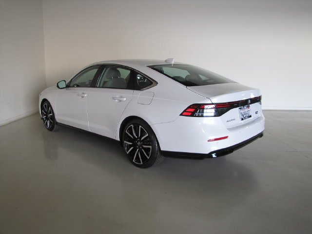 Certified Used 2025 Platinum White Pearl Honda Touring image 23