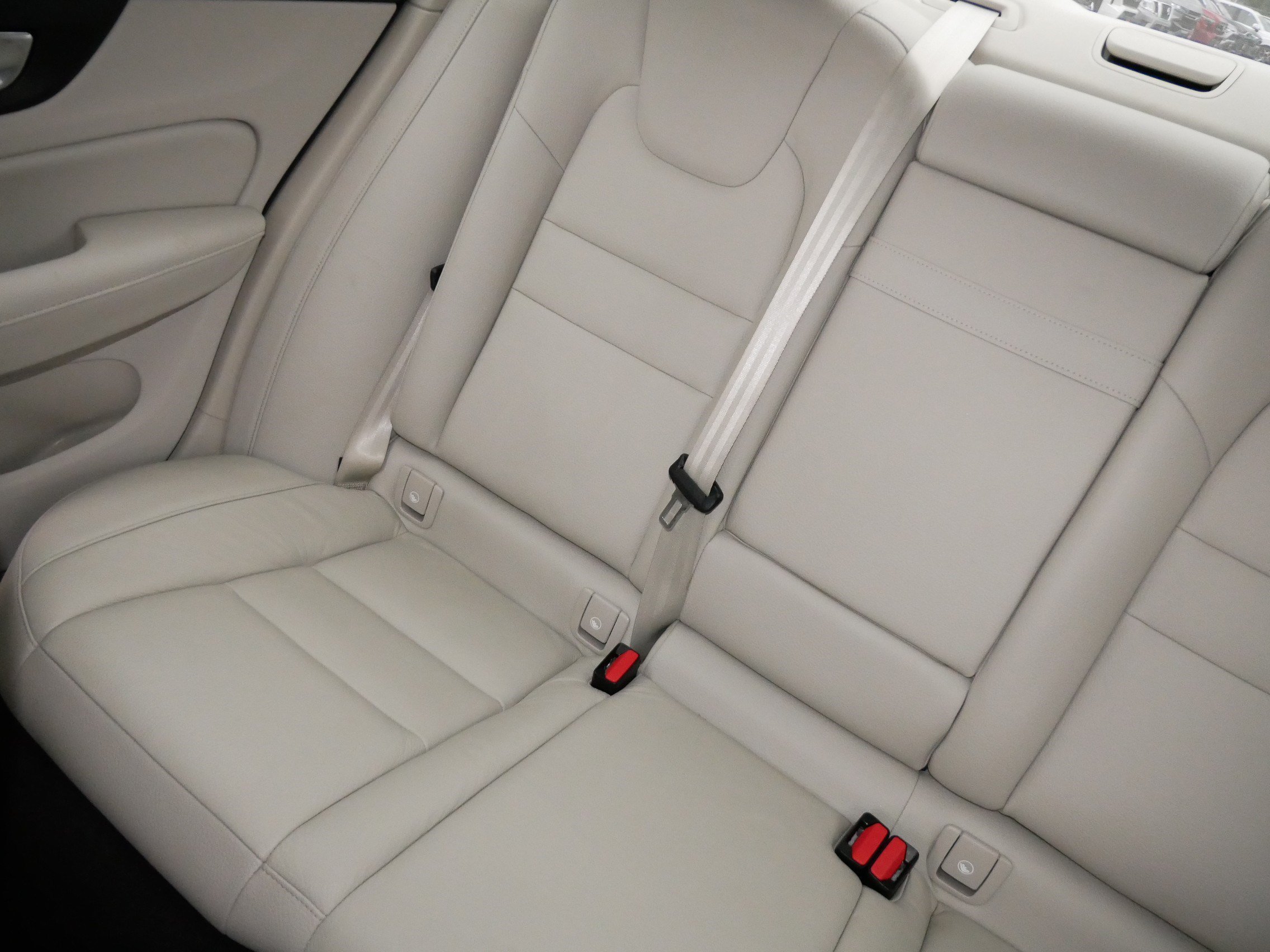 Used 2021 Osmium Grey Metallic Volvo Momentum image 12