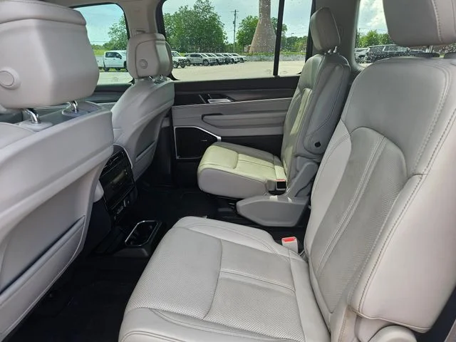 Used 2023 White Jeep Series III image 25