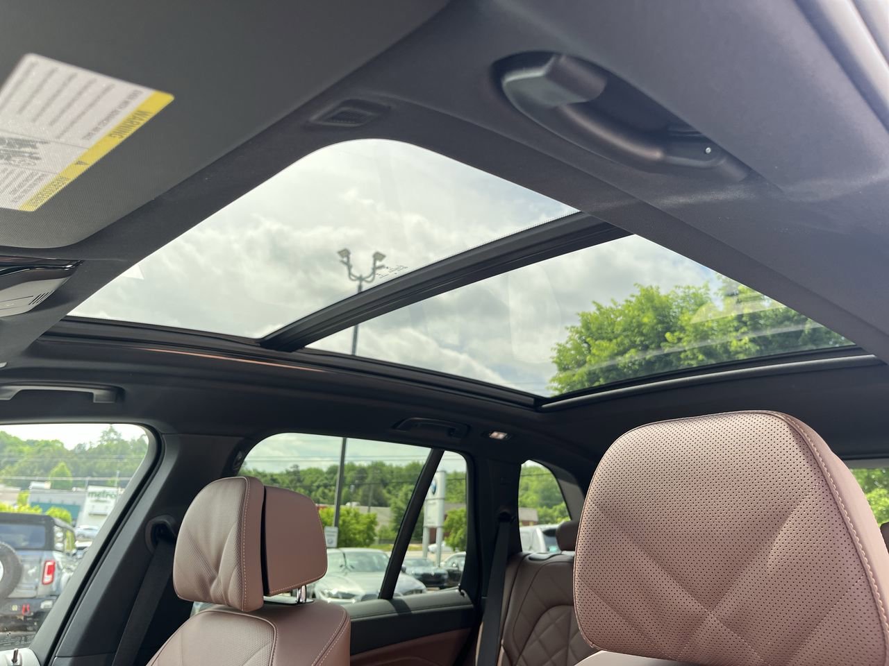 New 2026 Mineral White Metallic BMW xDrive40i image 30
