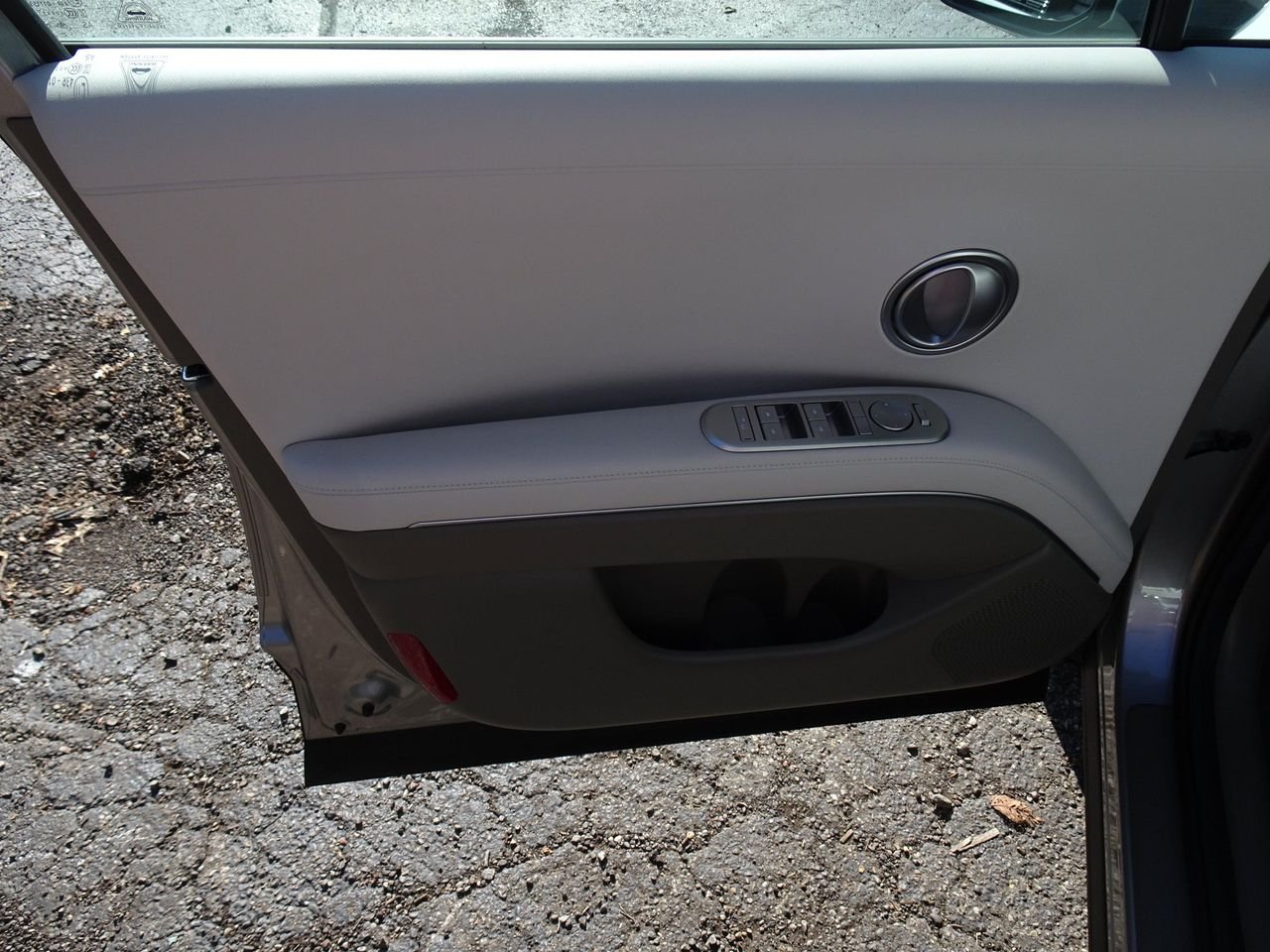 New 2027 Silver Hyundai SEL 7P image 13