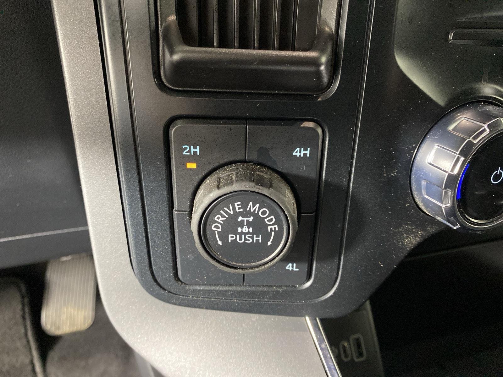 Used 2025 Iconic Silver Ford XLT image 24