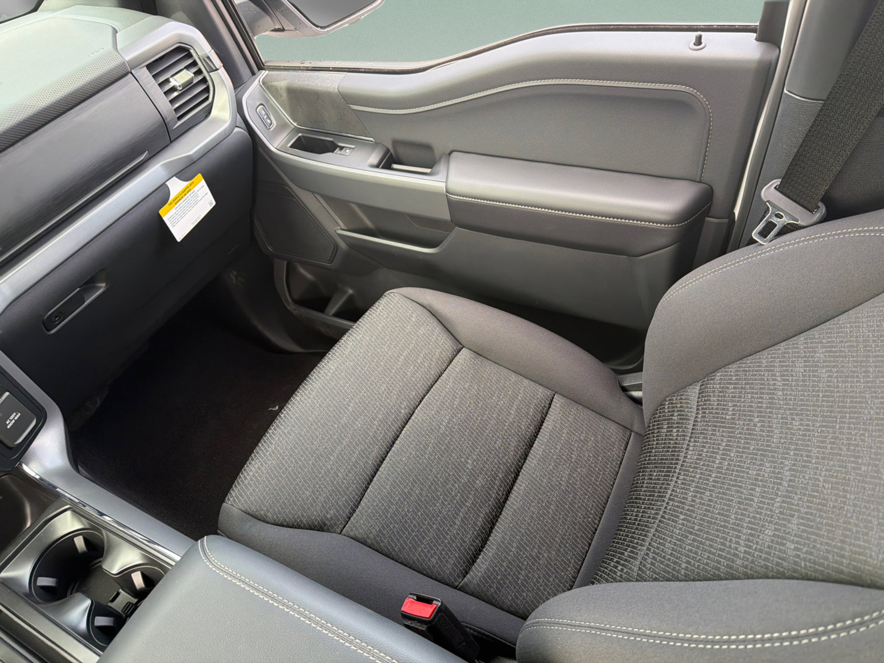 New 2026 Oxford White Ford XLT image 16
