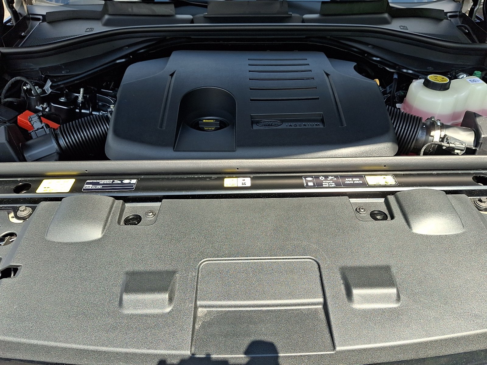 New 2026 Carpathian Grey Land Rover P400 Dynamic SE image 23