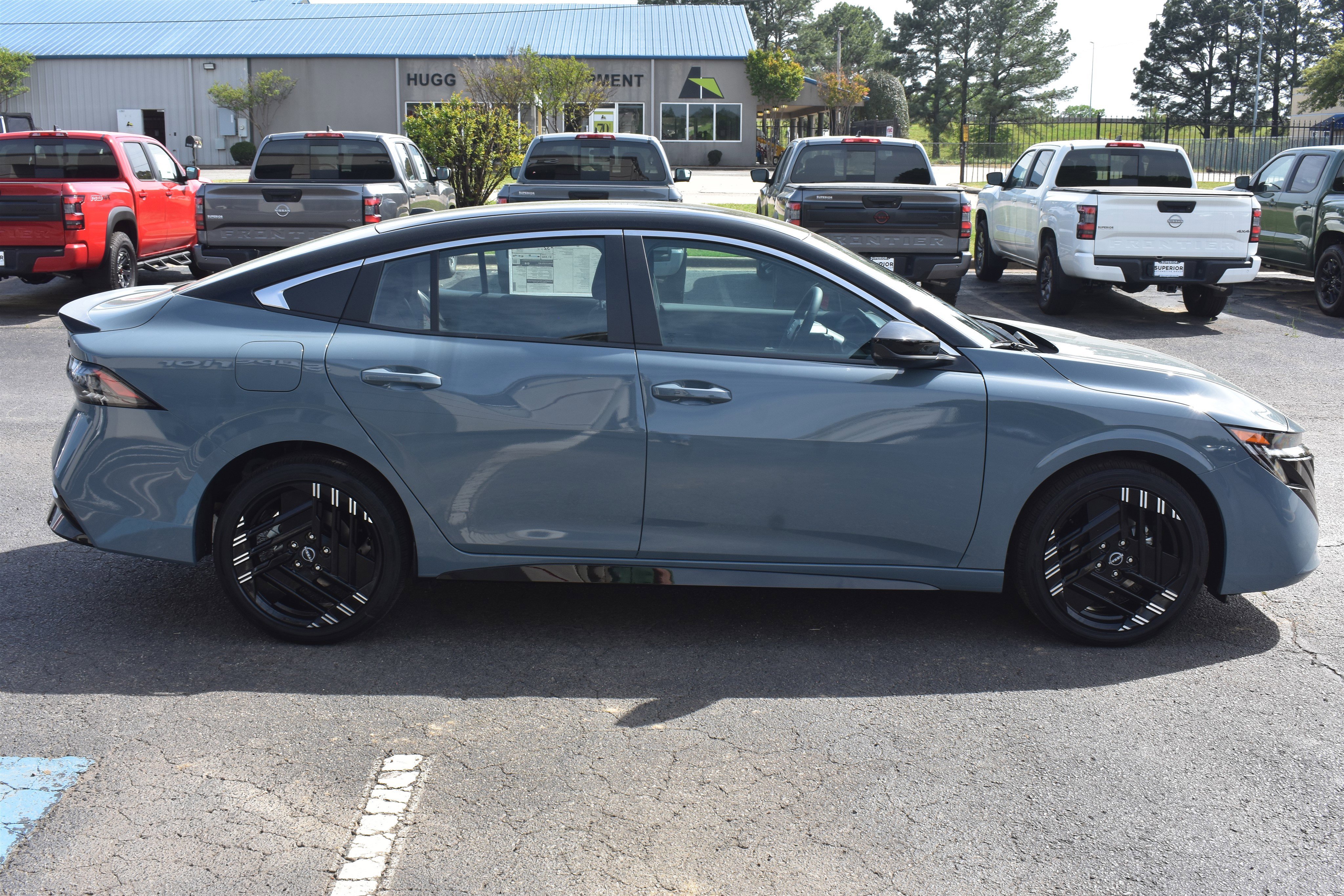 New 2026 Atlantic Gray Metallic / Super Black Two-tone Nissan SR image 4