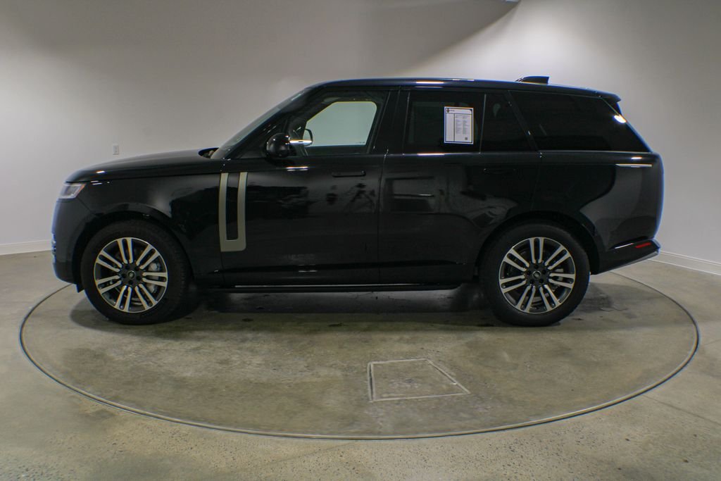 Used 2024 Santorini Black Metallic Land Rover SE image 3