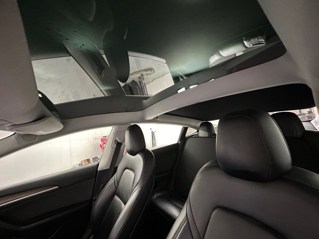 Used 2022  Tesla Long Range image 25