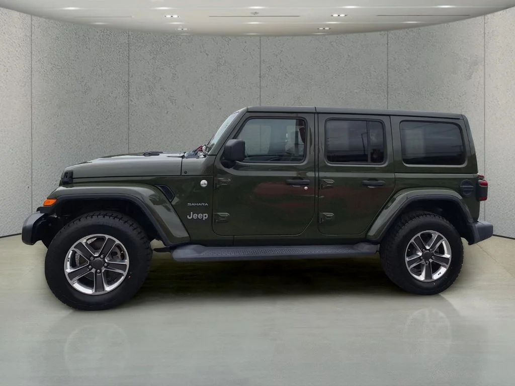 Used 2020 Green Jeep Unlimited Sahara image 2