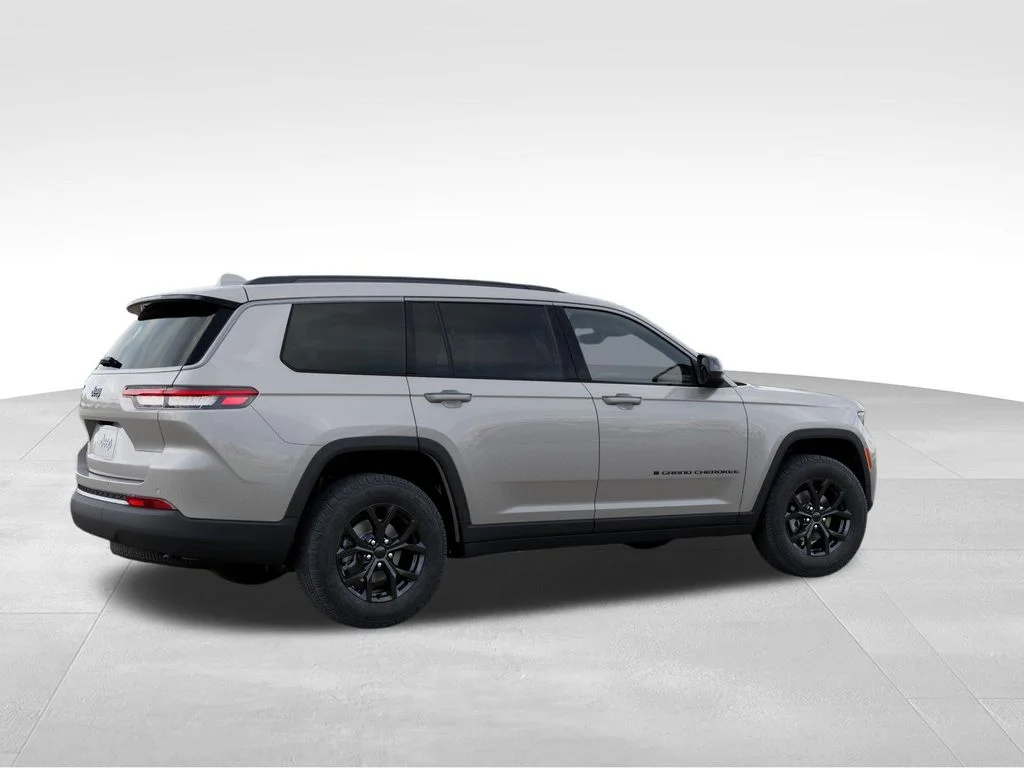 New 2026 Silver Zynith Exterior Paint Jeep Laredo image 4