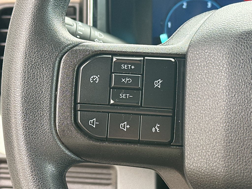 Used 2025 Oxford White Ford XLT image 15