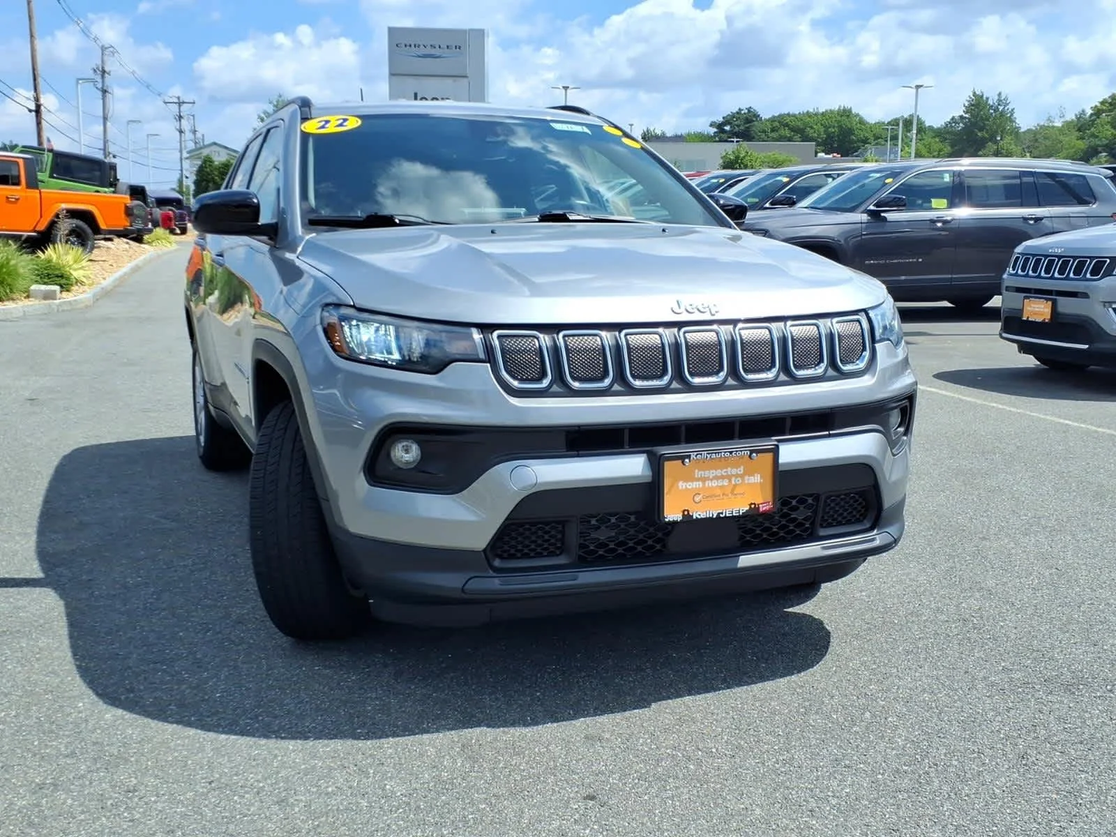 Certified Used 2022 Billet Silver Metallic Clearcoat Jeep Latitude image 4