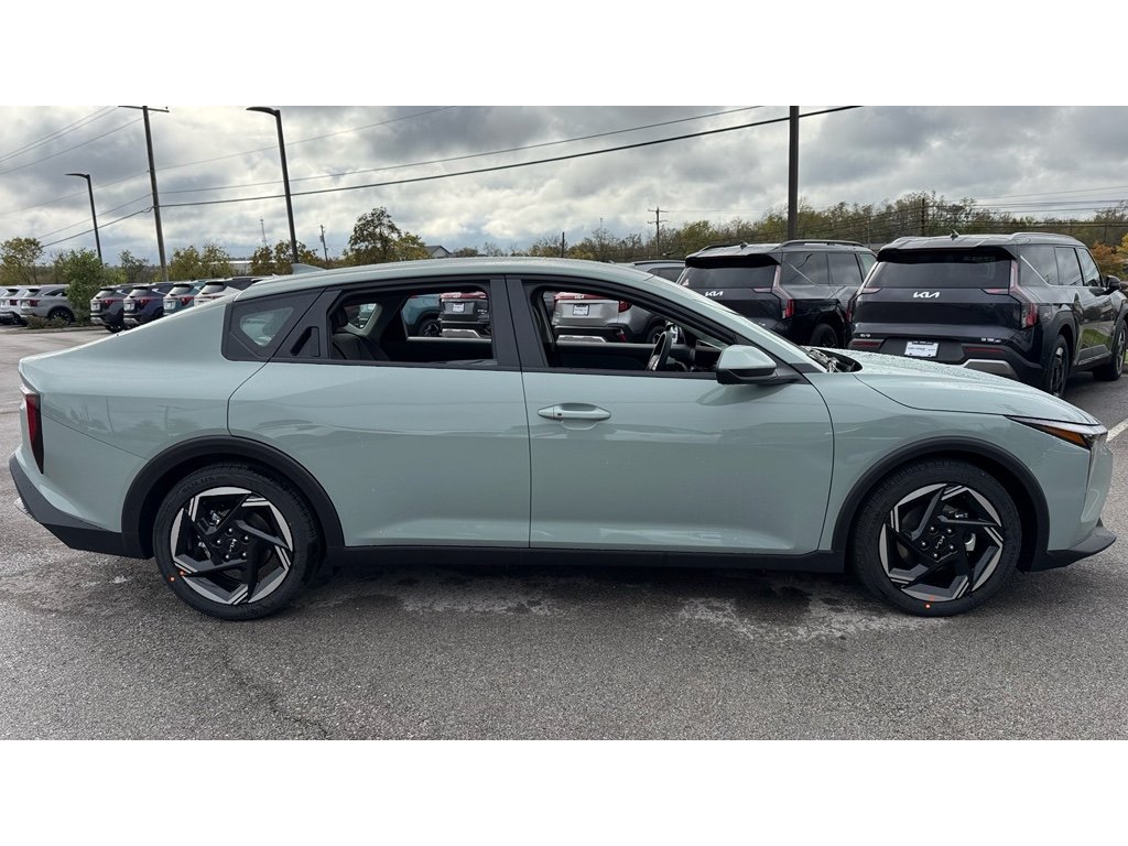 2025 Kia K4 EX photo 2
