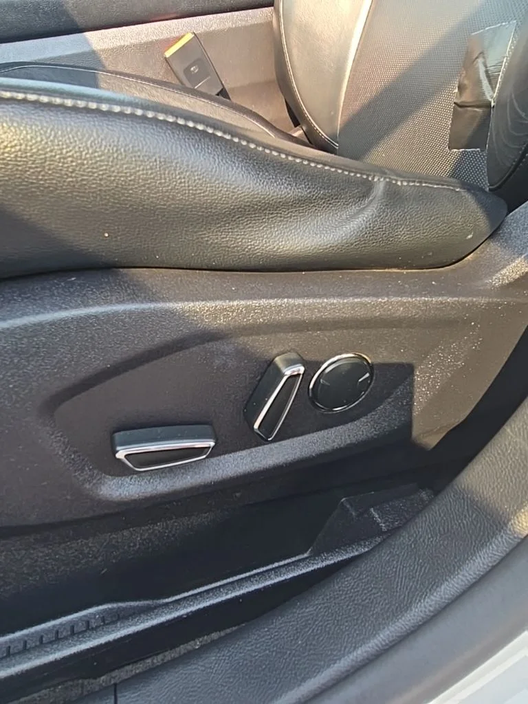 Used 2015 White Ford Titanium image 26