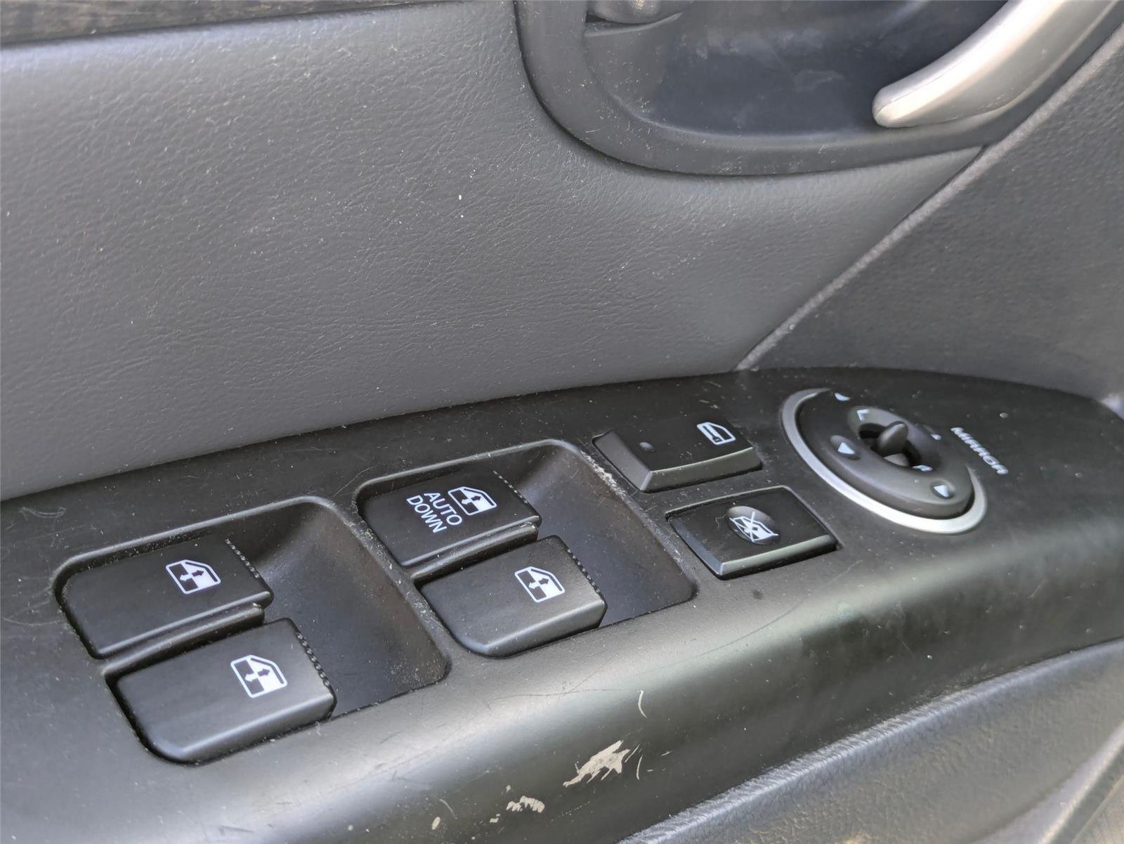Used 2009 Ebony Black Hyundai Limited image 12