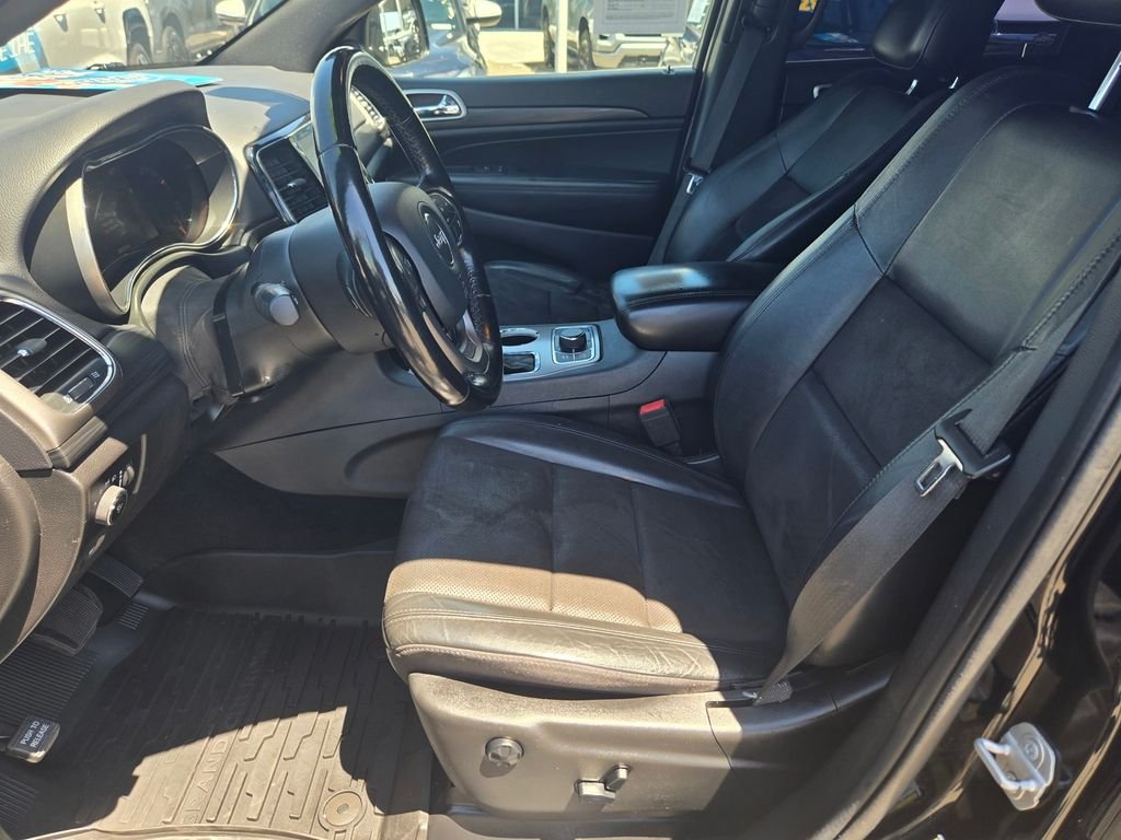 Used 2020 Black Jeep Laredo image 11