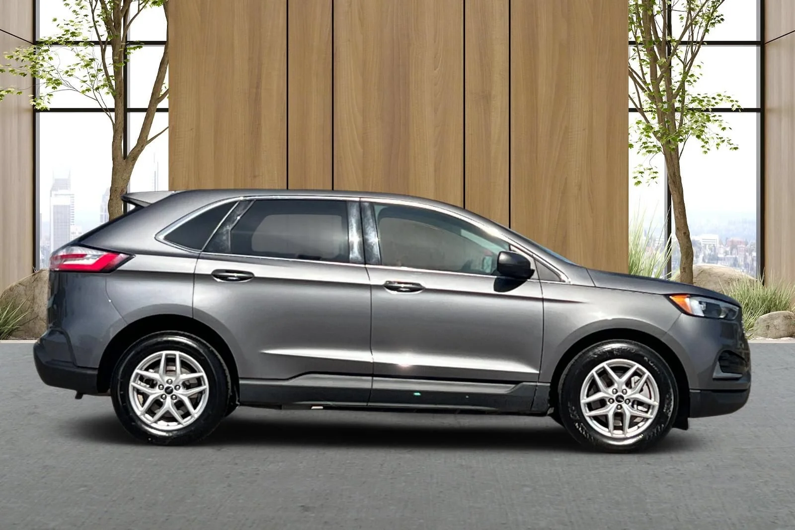 Used 2024 Gray Ford SEL image 3