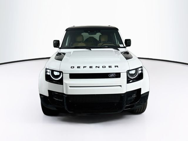 New 2026 White Land Rover X-Dynamic SE image 2
