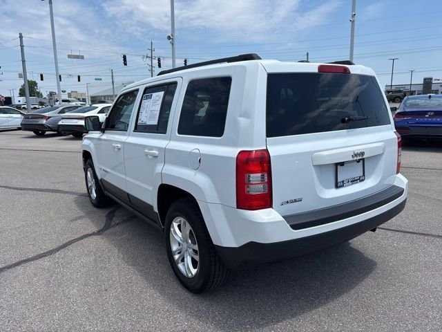 Used 2016 White Jeep Sport image 8