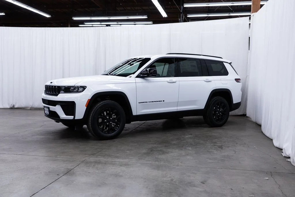 New 2026 Bright White Clear-Coat Exterior Paint Jeep Laredo image 3