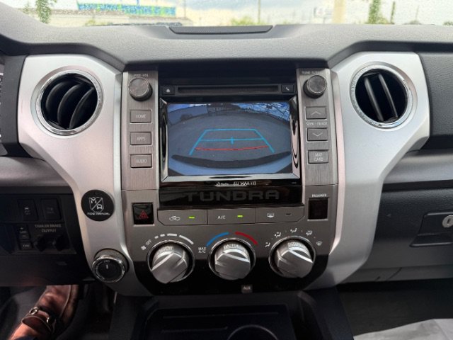 Used 2017 White Toyota SR5 image 18