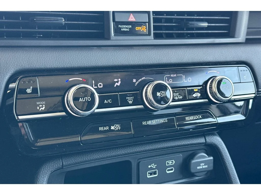 2025 Honda Pilot Touring - Photo 23