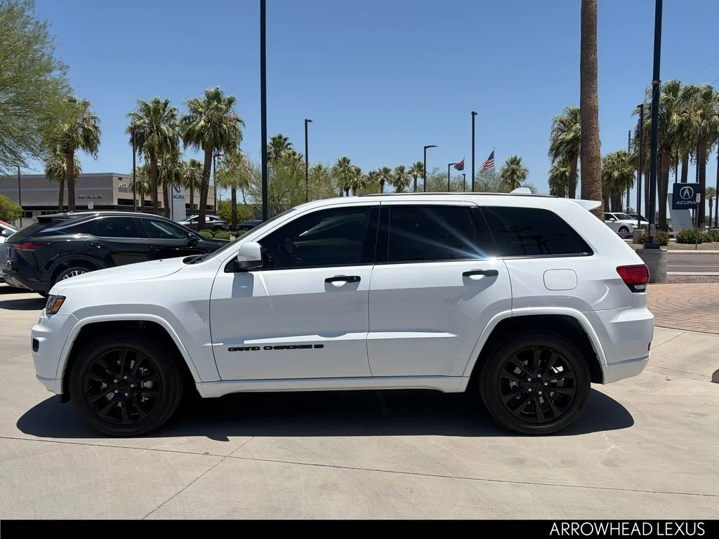Used 2022 White Jeep Laredo X image 3
