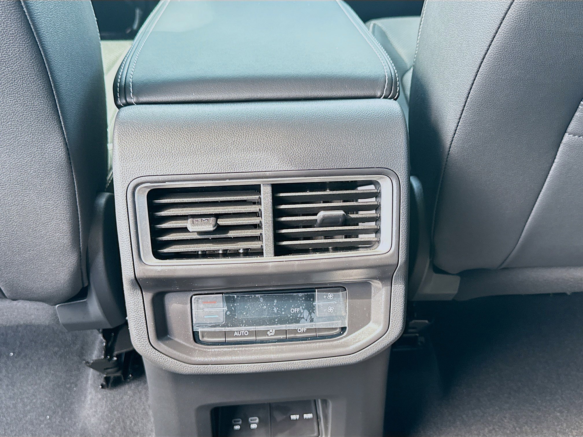 New 2026 Black Volkswagen 2.0T SE w/Technology image 19