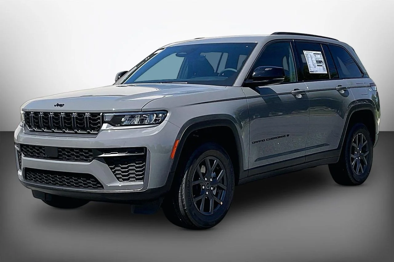 New 2027 Sting-Gray Clear-Coat Paint Jeep Altitude image 4