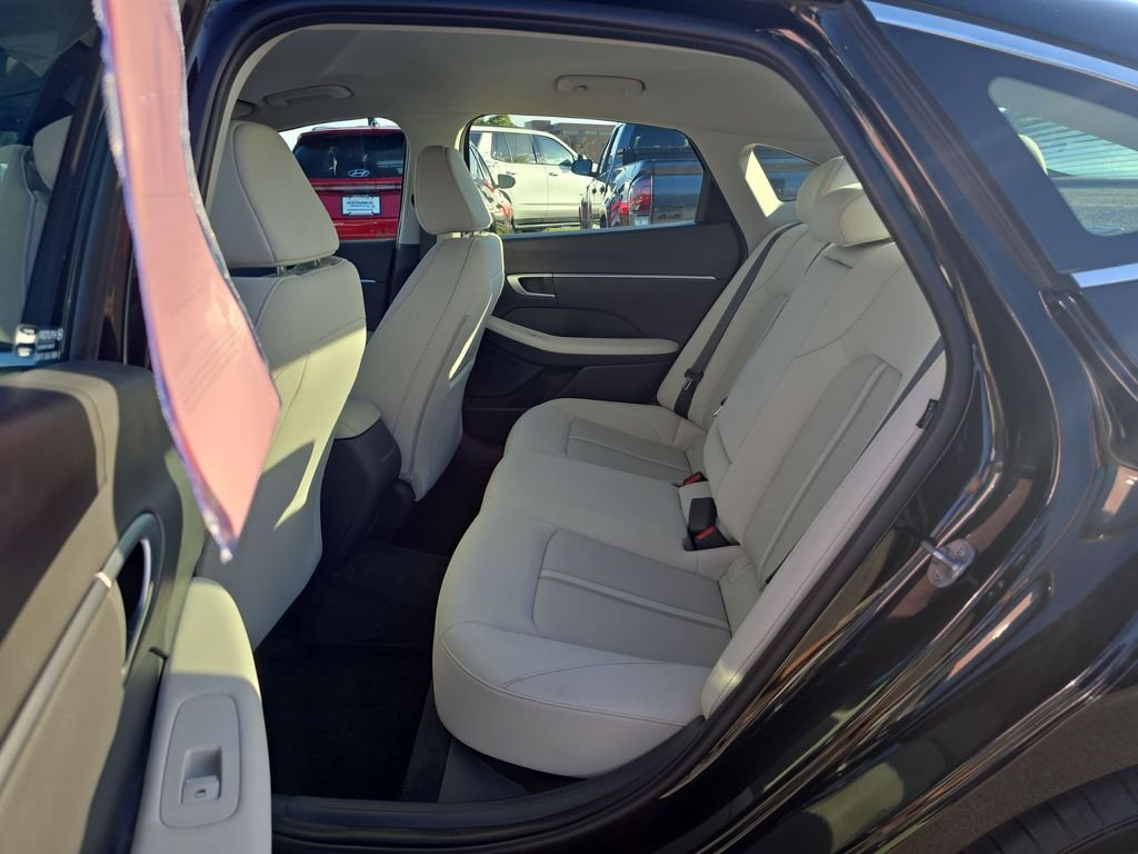Used 2024 Black Hyundai SEL image 21
