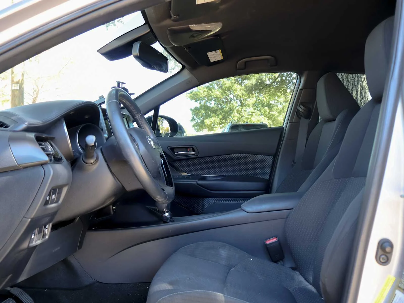Used 2018 Silver Knockout Metallic Toyota XLE Premium image 13
