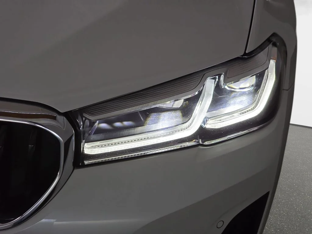 Used 2022 Mineral White Metallic BMW 530i xDrive image 30