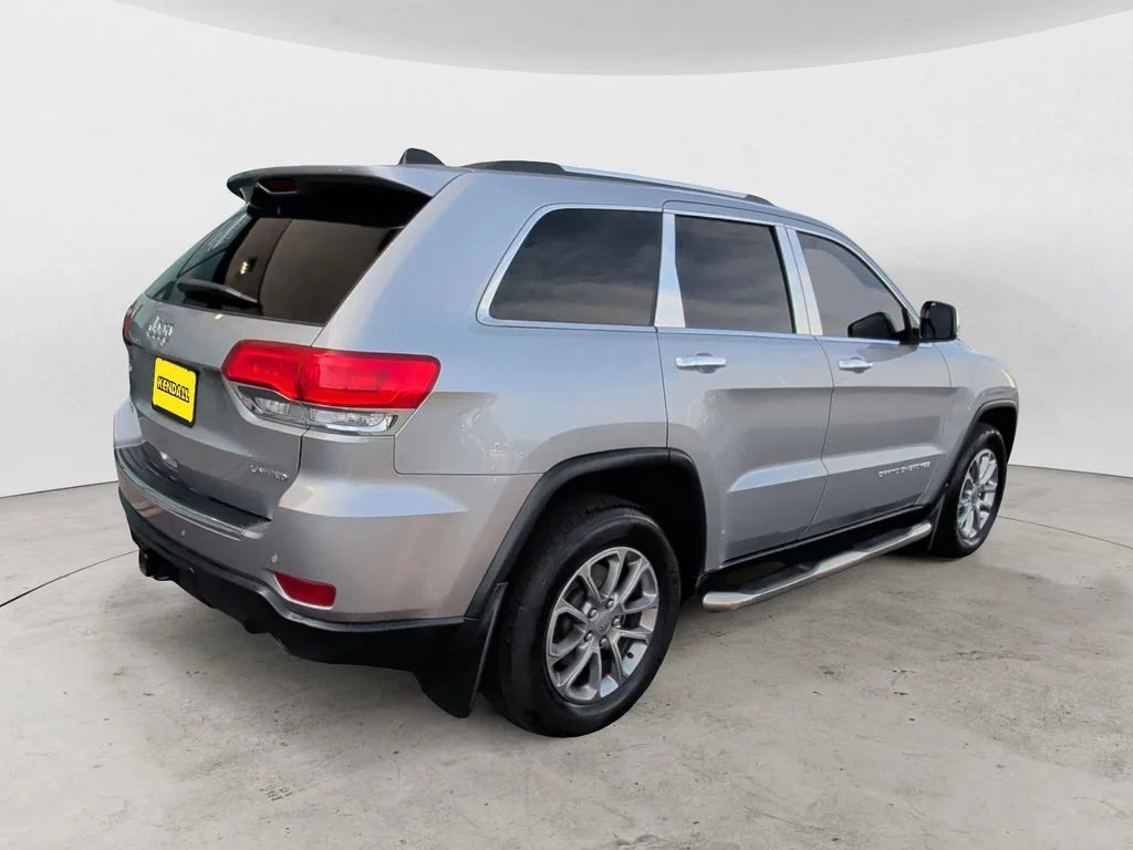 Used 2014 Silver Jeep Limited image 5